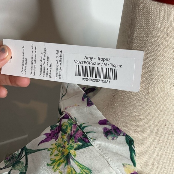 NWT Amour Vert Silk White Floral Half Button Split Neck Pullover Blouse Medium - Picture 6 of 7